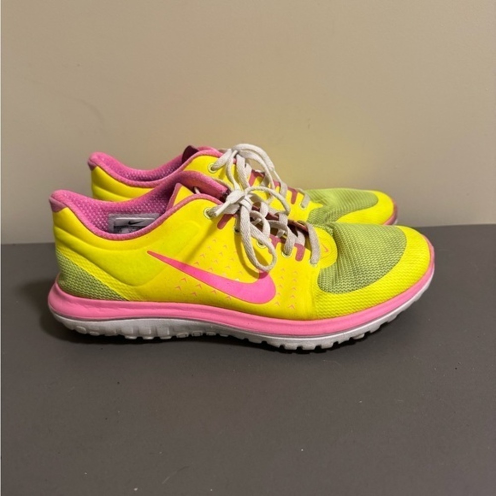 Youth Nike Size 7Y Athletic Shoes (7Y = Women’s 8.5)
